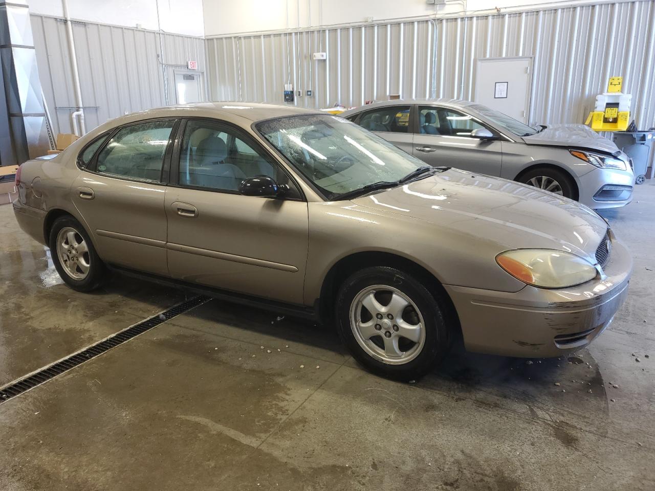 2005 Ford Taurus - Image 4