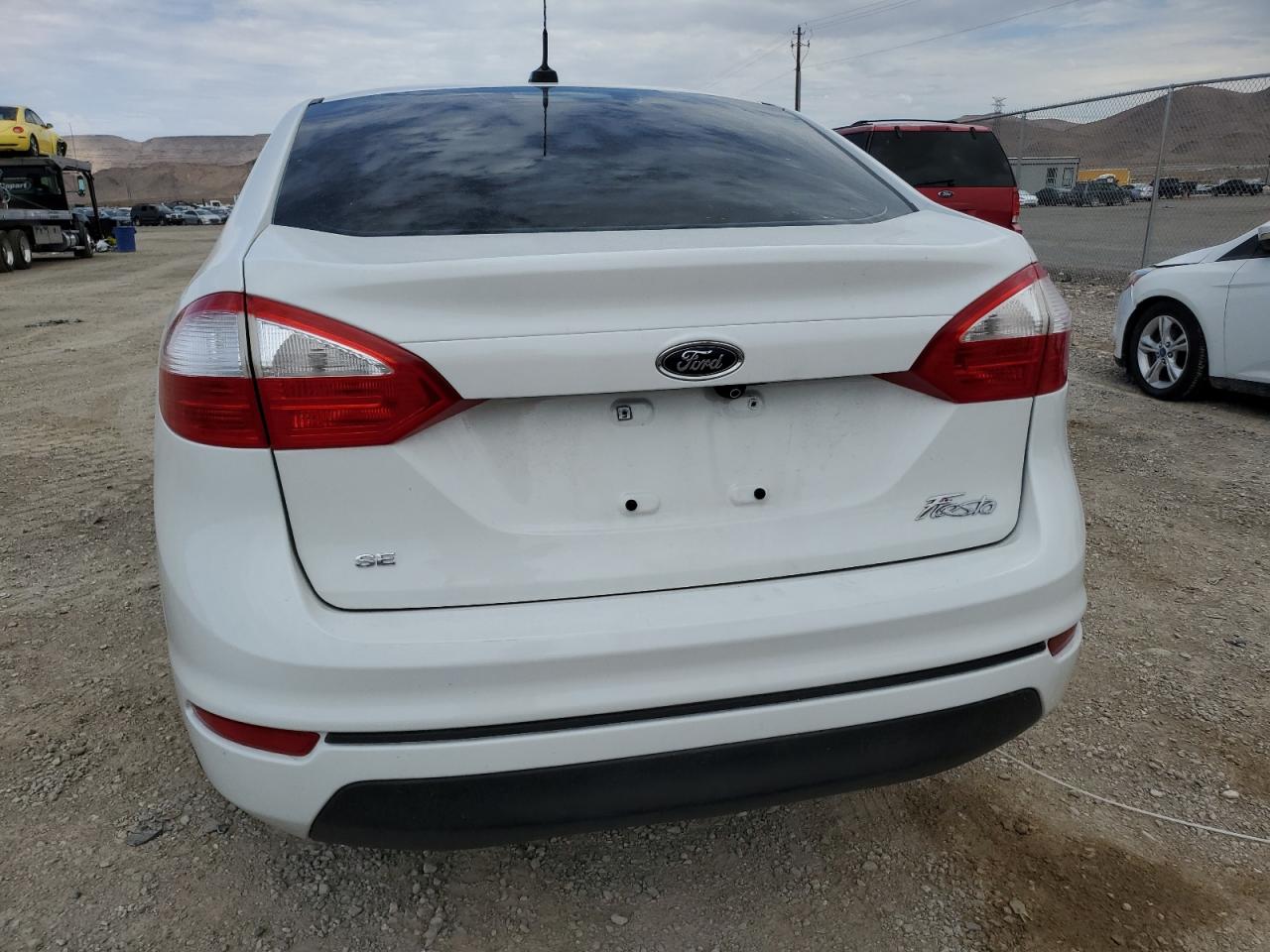 3FADP4BJ0JM132769 2018 Ford Fiesta Se