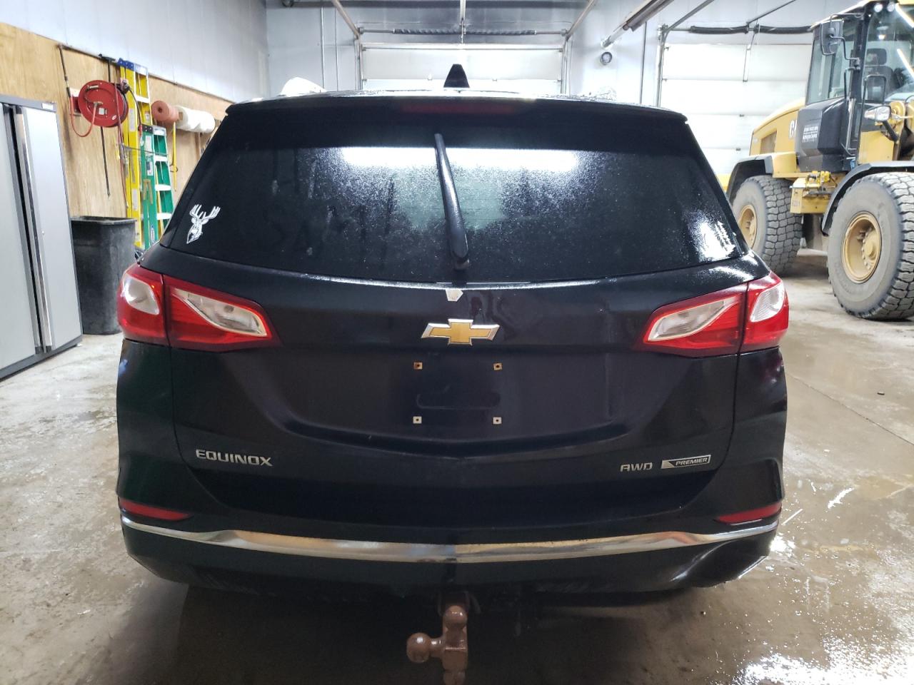 2GNAXVEV2J6174363 2018 Chevrolet Equinox Premier