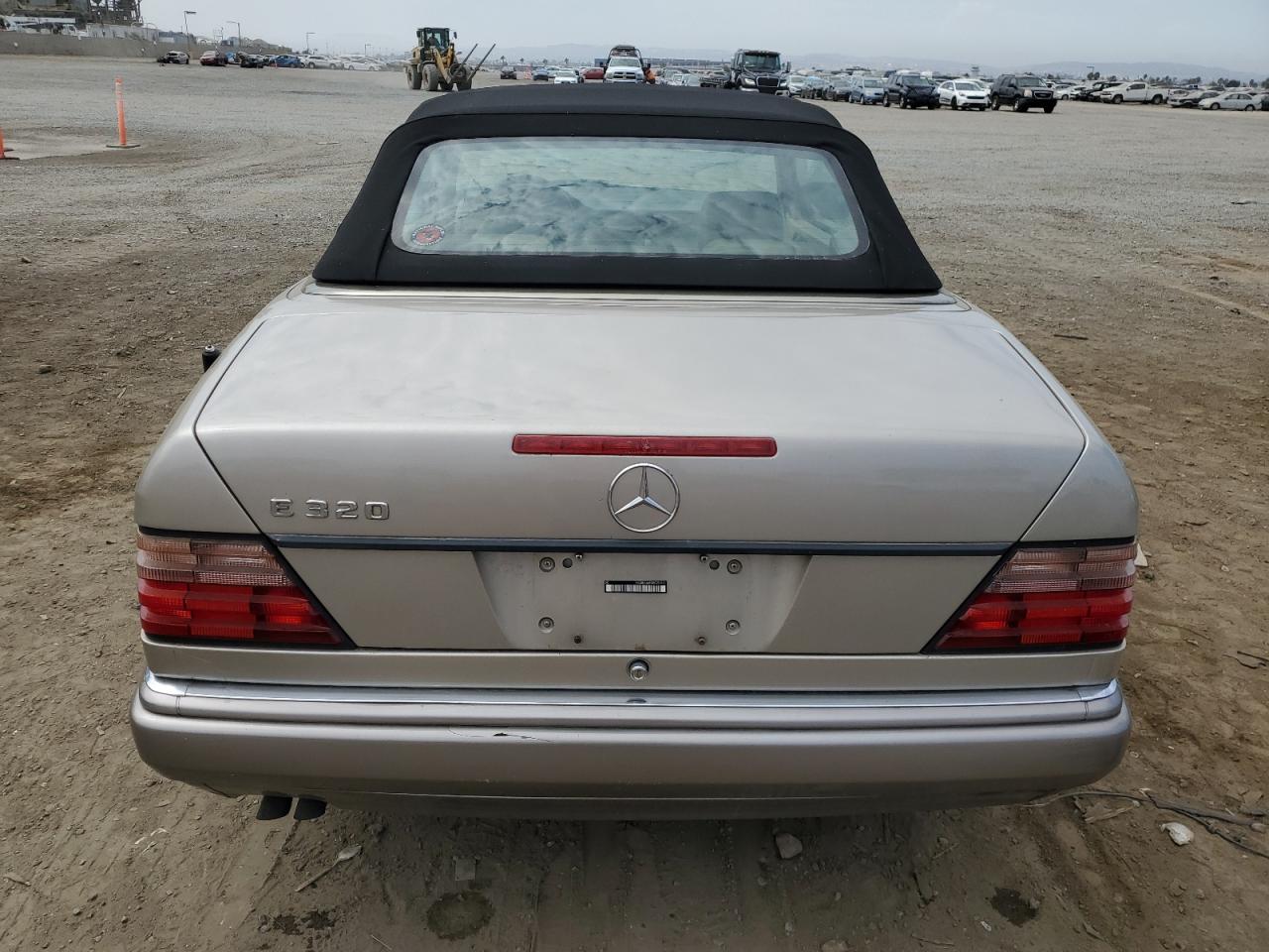 1995 Mercedes-Benz E 320 VIN: WDBEA66E5SC274741 Lot: 66626274