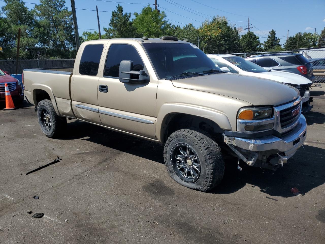 2004 GMC Sierra - Image 4