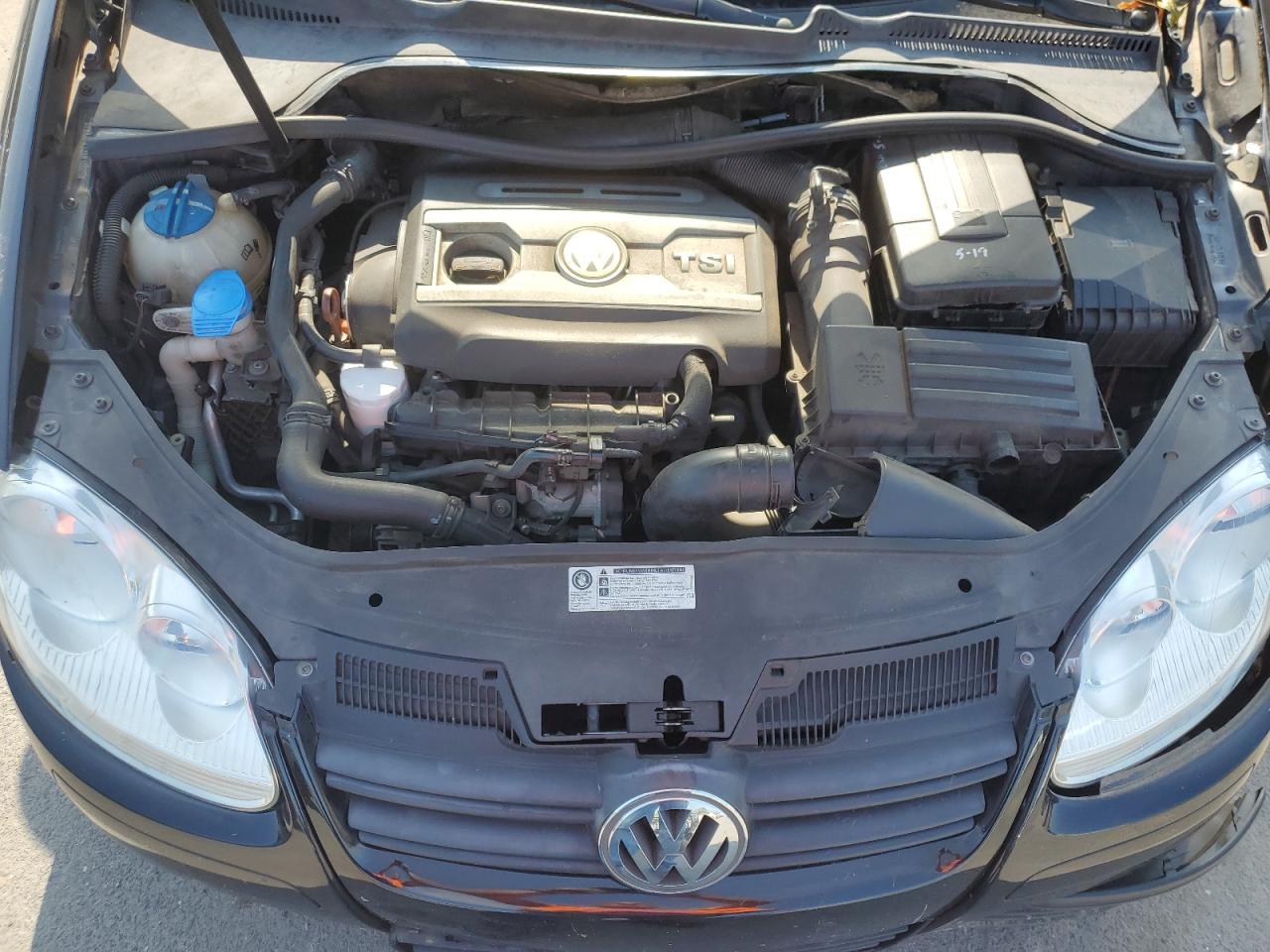 2010 Volkswagen Jetta - Image 12