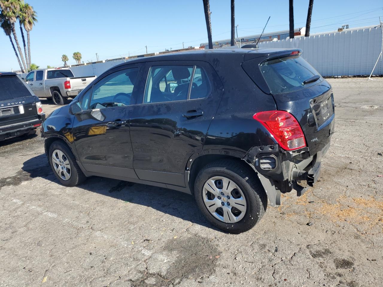 3GNCJKSB2JL330304 2018 CHEVROLET TRAX - Image 2