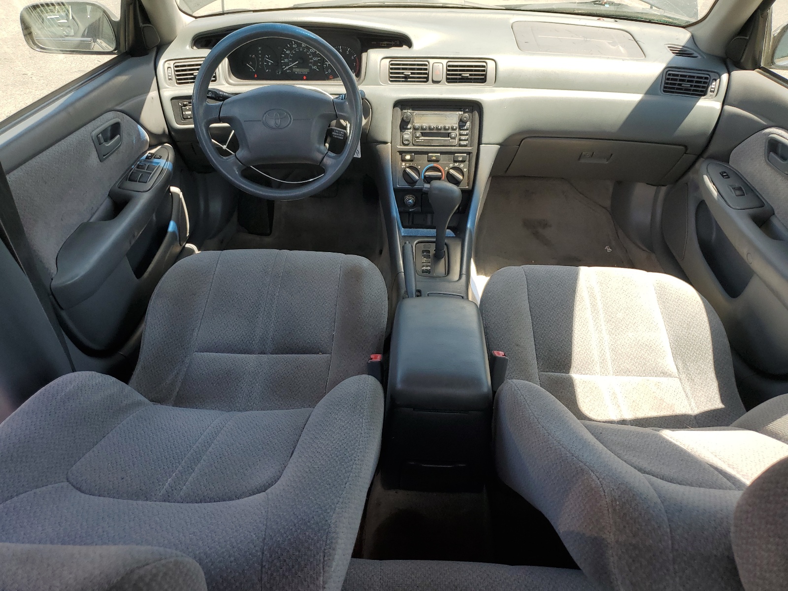 4T1BF28K5YU095826 2000 Toyota Camry Le