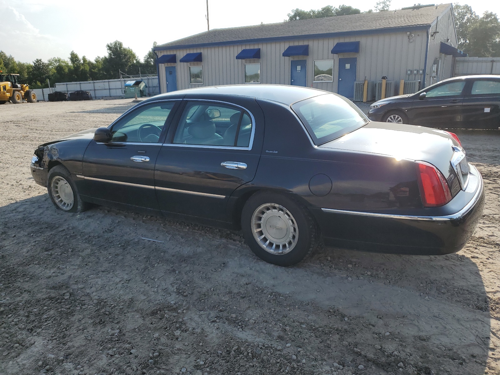 1LNHM81W52Y649334 2002 Lincoln Town Car Executive