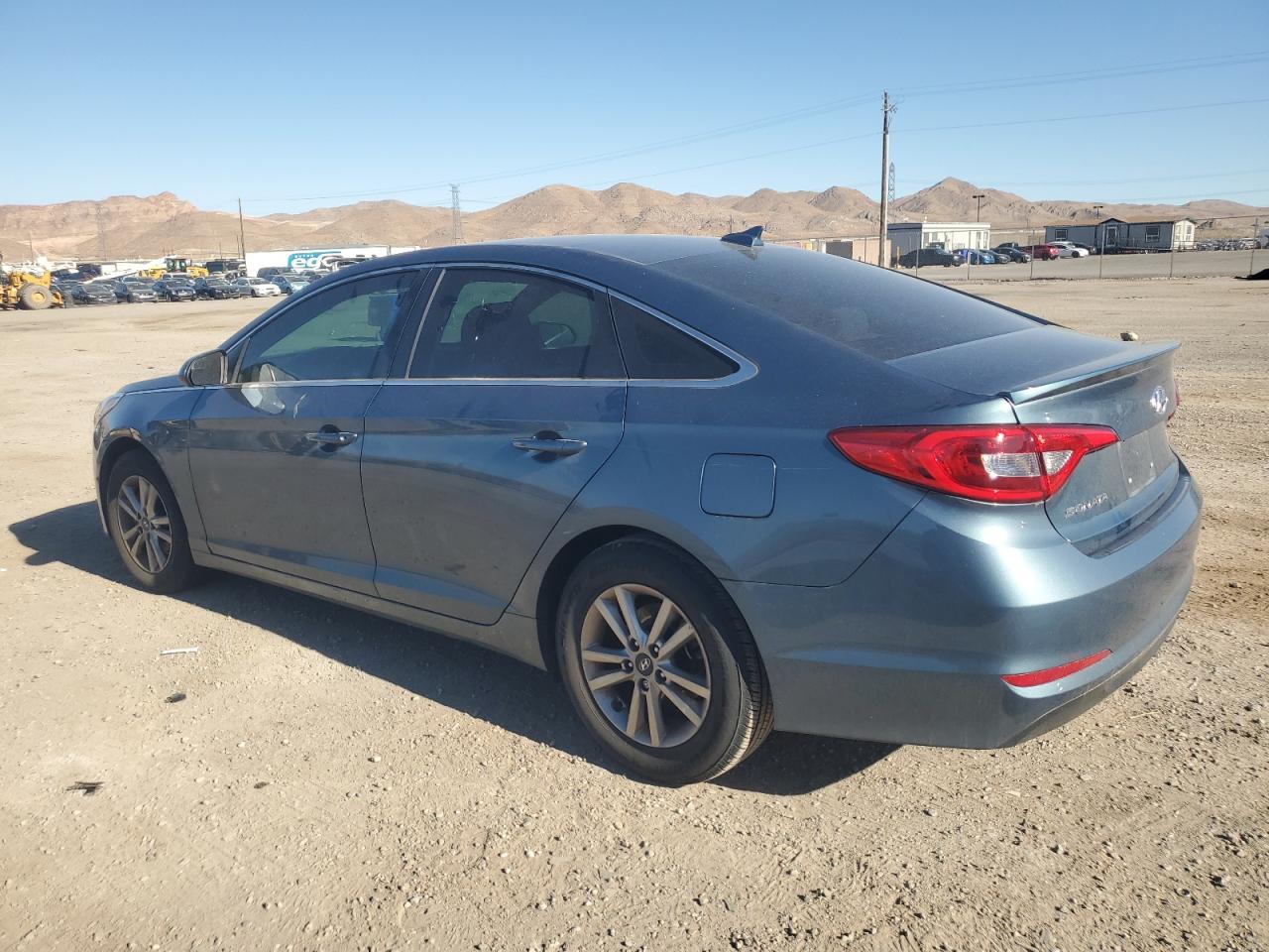 5NPE24AF6HH572022 2017 HYUNDAI SONATA - Image 2