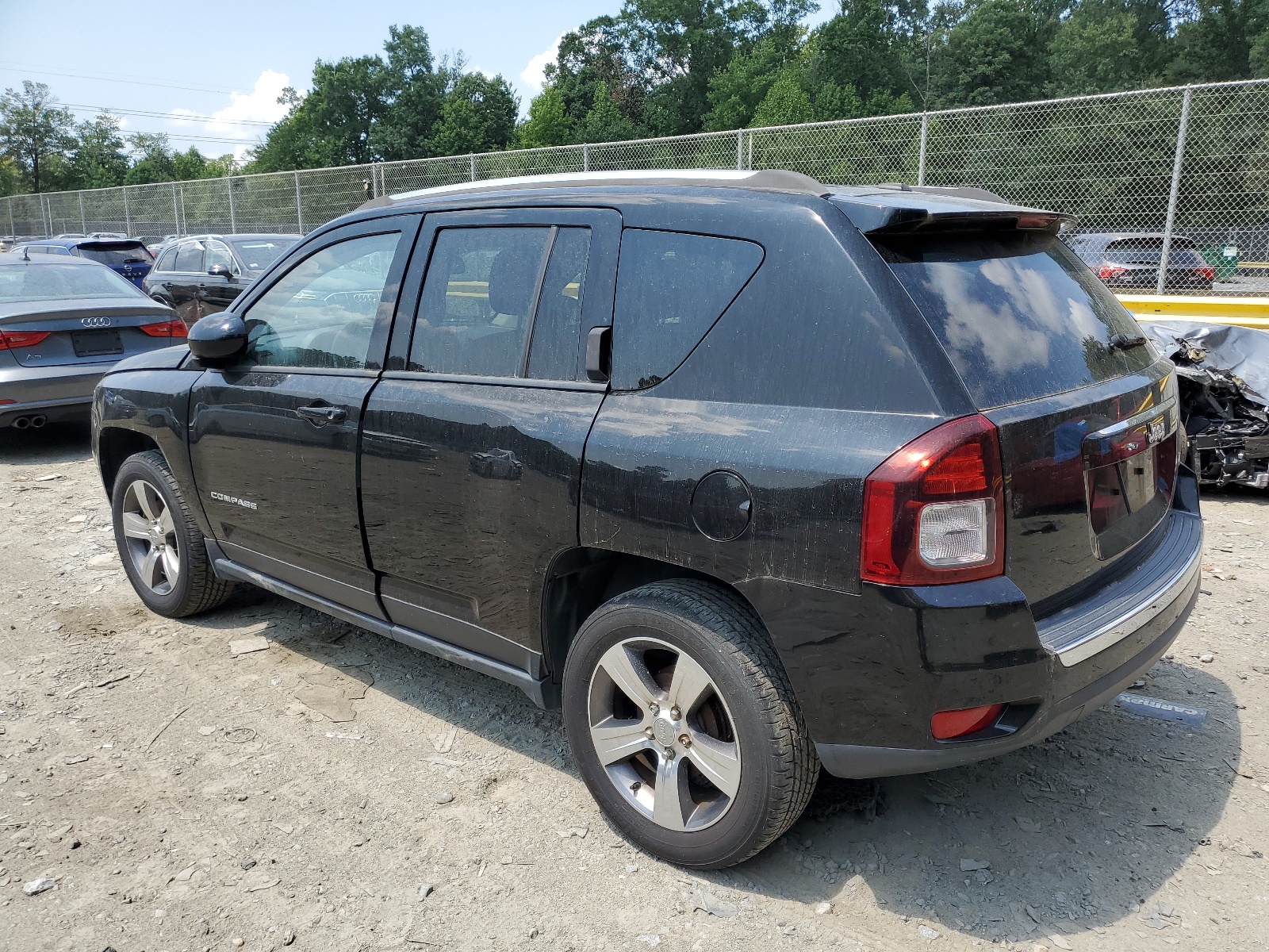 2016 Jeep Compass Latitude vin: 1C4NJCEA3GD703715