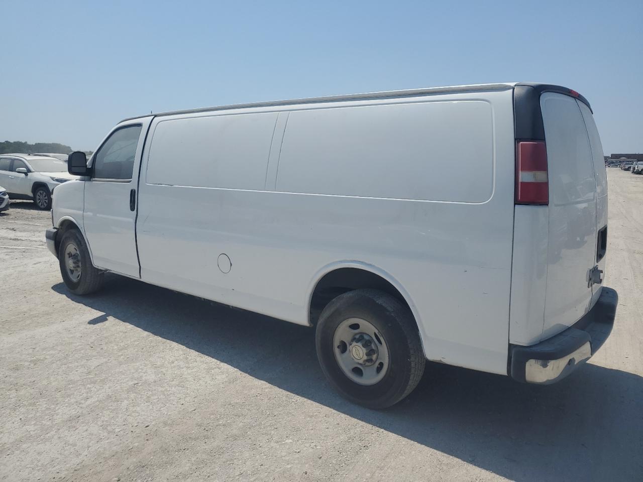 VIN 1GCZGUCL3E1128430 2014 CHEVROLET EXPRESS no.2