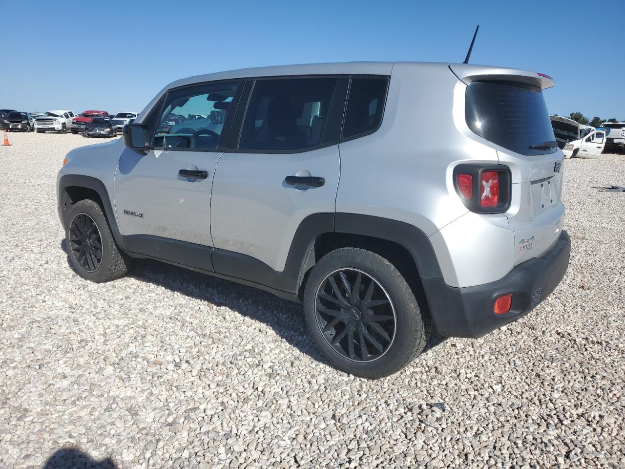 ZACCJBAB1JPJ56840 2018 JEEP RENEGADE - Image 2