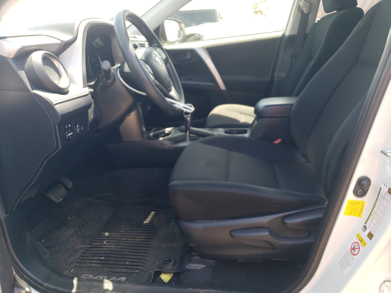 JTMZFREV5HJ139383 2017 Toyota Rav4 Le