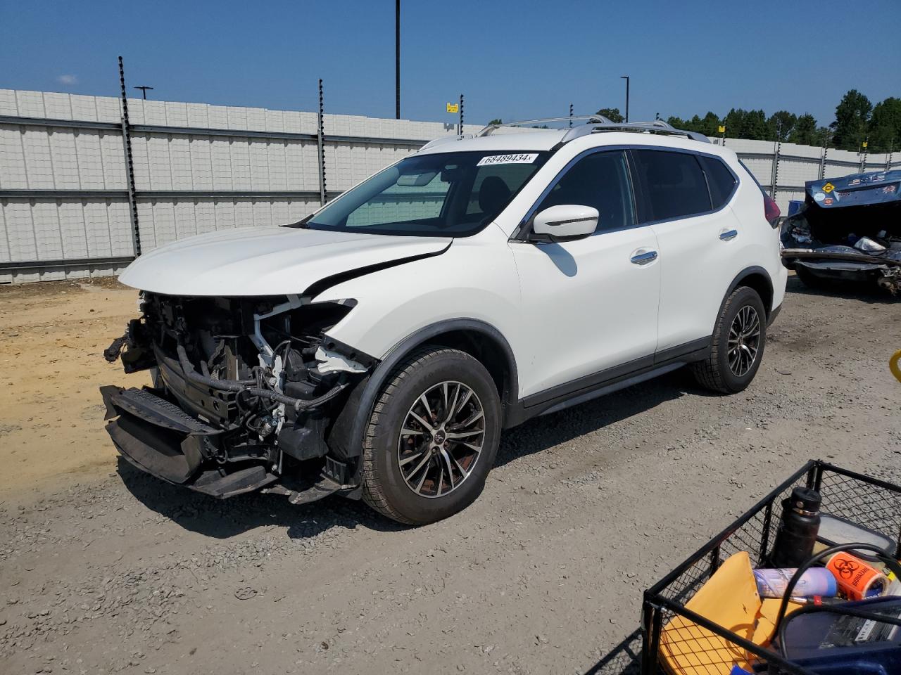 KNMAT2MV5JP542863 2018 NISSAN ROGUE - Image 1