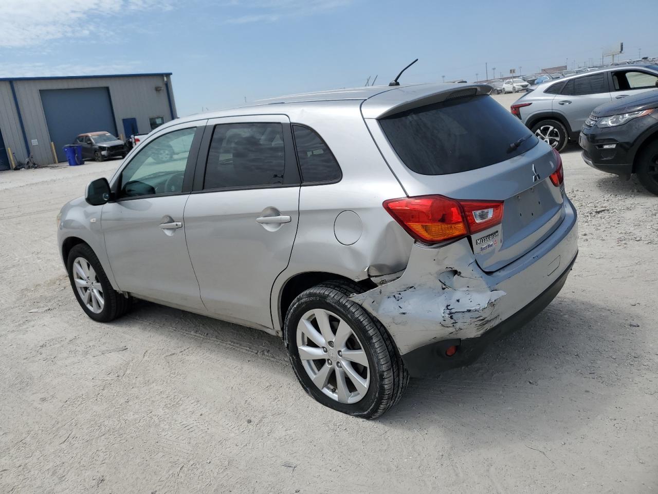 4A4AP3AU6FE002293 2015 MITSUBISHI OUTLANDER - Image 2