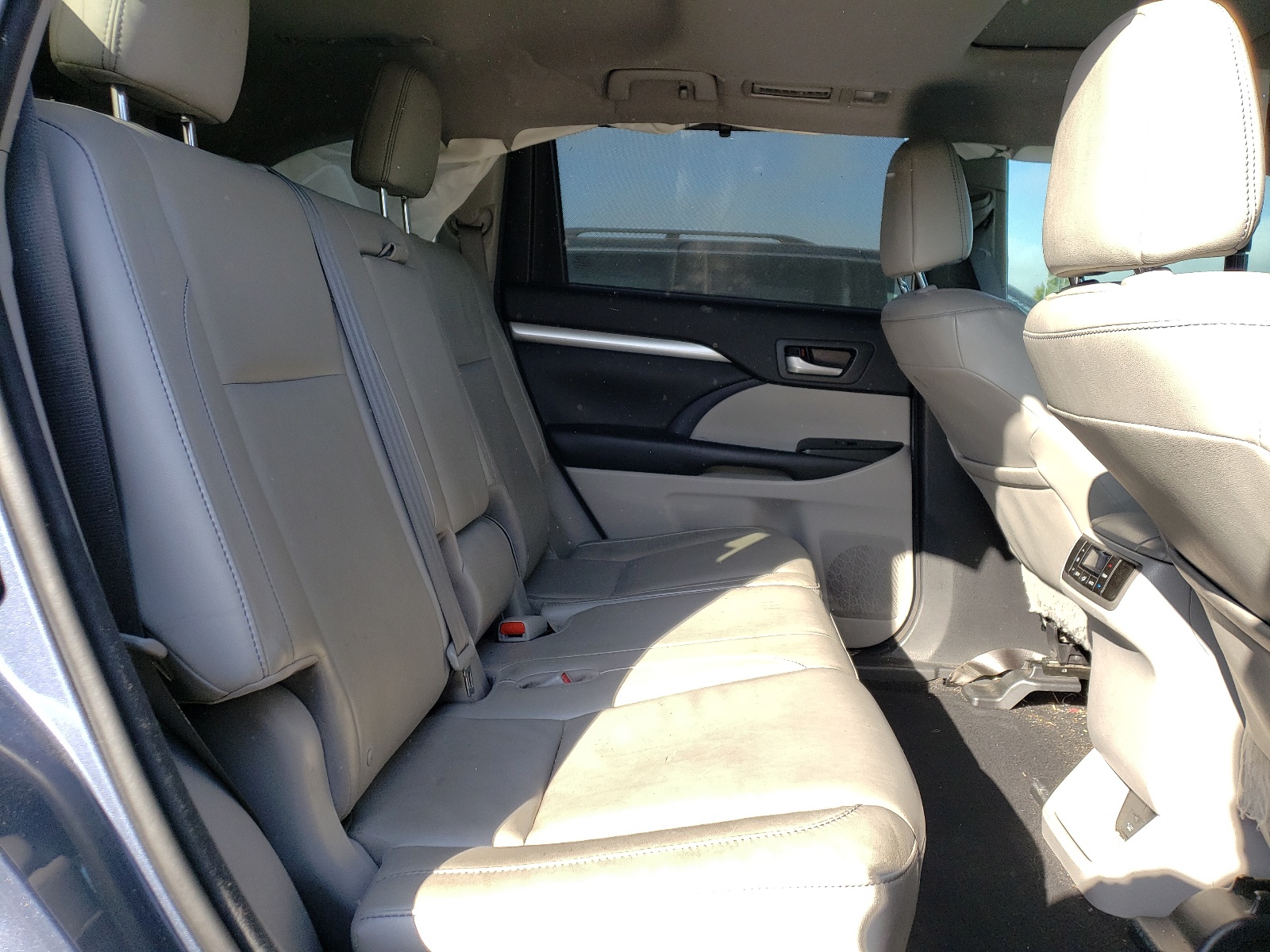 5TDJKRFH1GS291695 2016 Toyota Highlander Xle