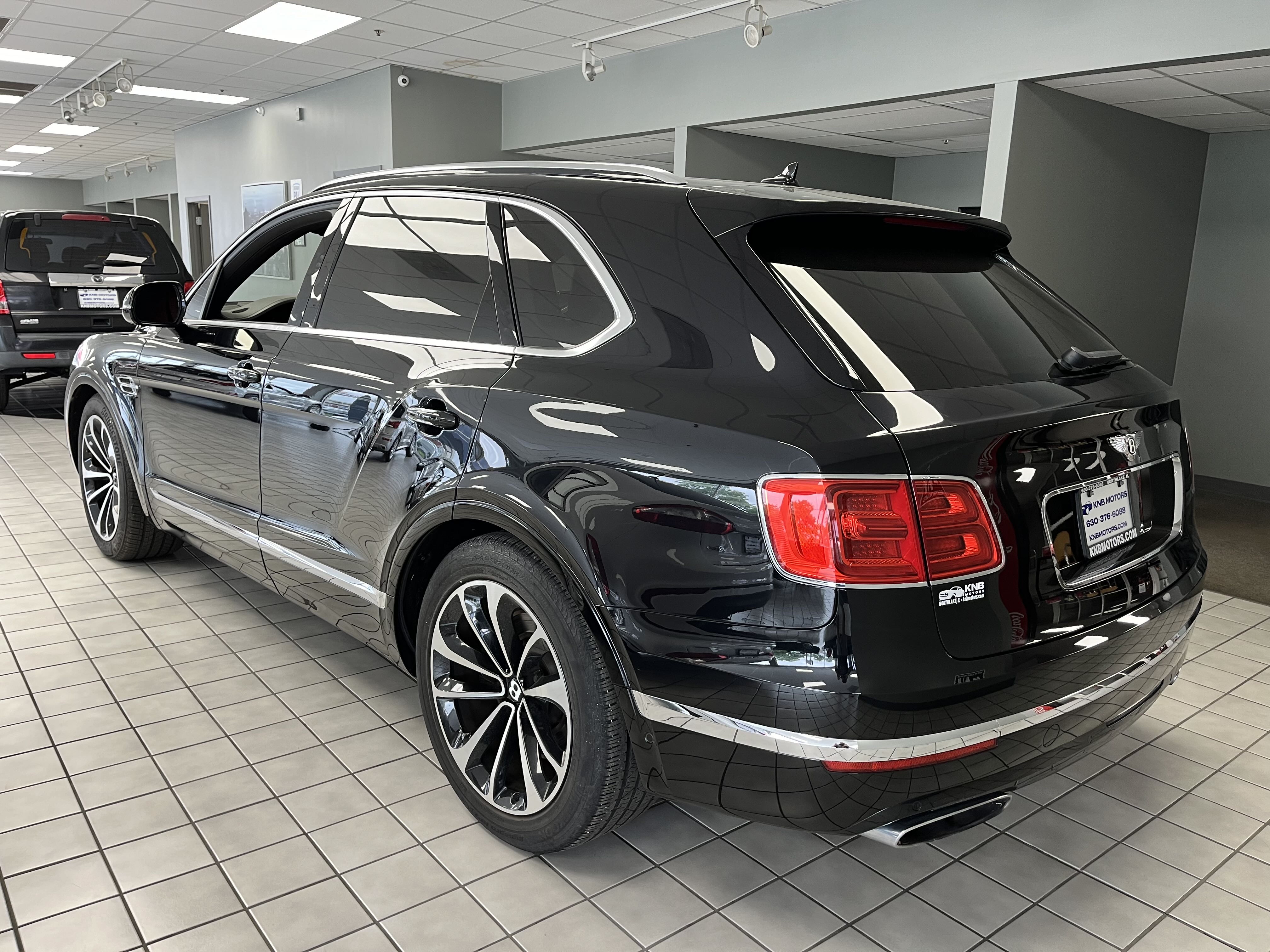 2017 Bentley Bentayga vin: SJAAC2ZV3HC012533