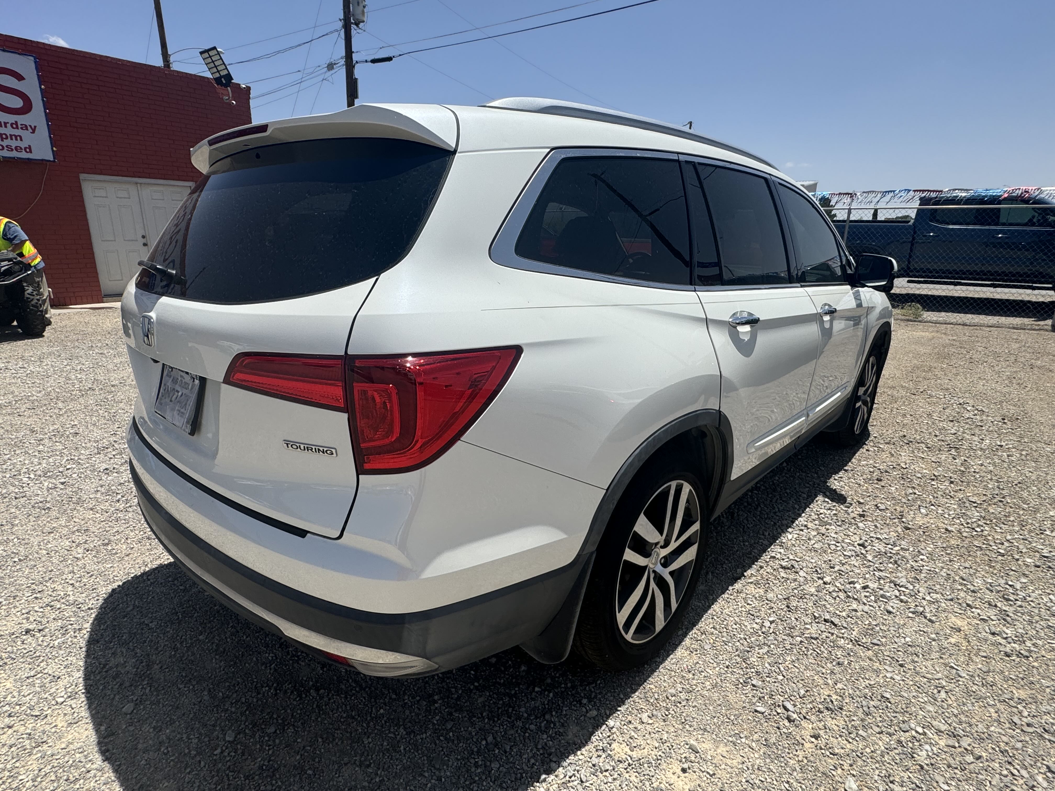 2017 Honda Pilot Touring vin: 5FNYF5H94HB025126