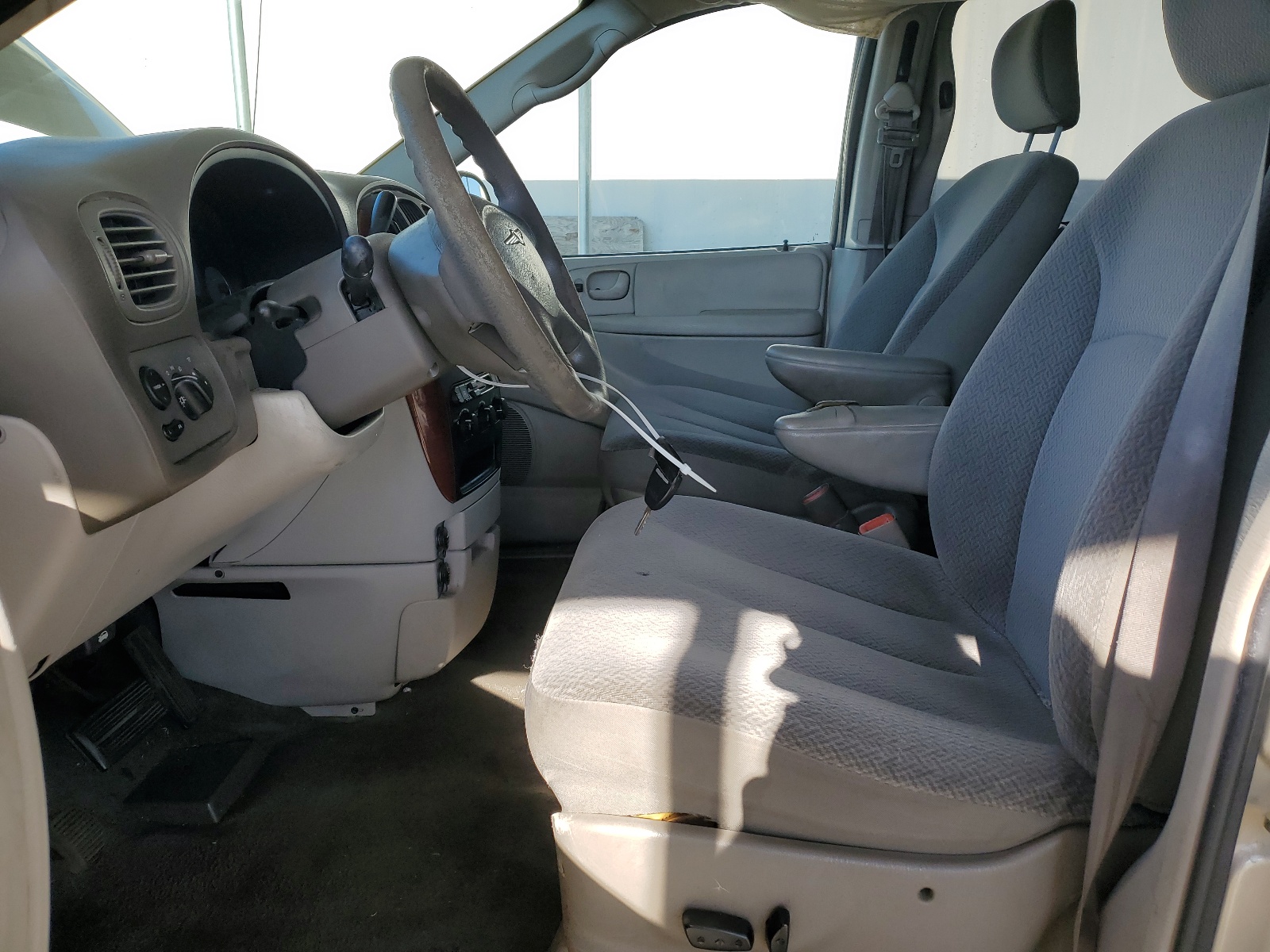 2C4GP44RX5R493547 2005 Chrysler Town & Country Lx