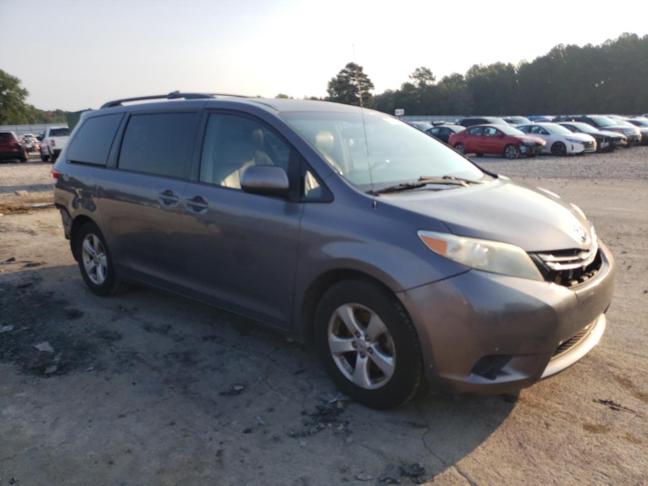 2011 Toyota Sienna - Image 4