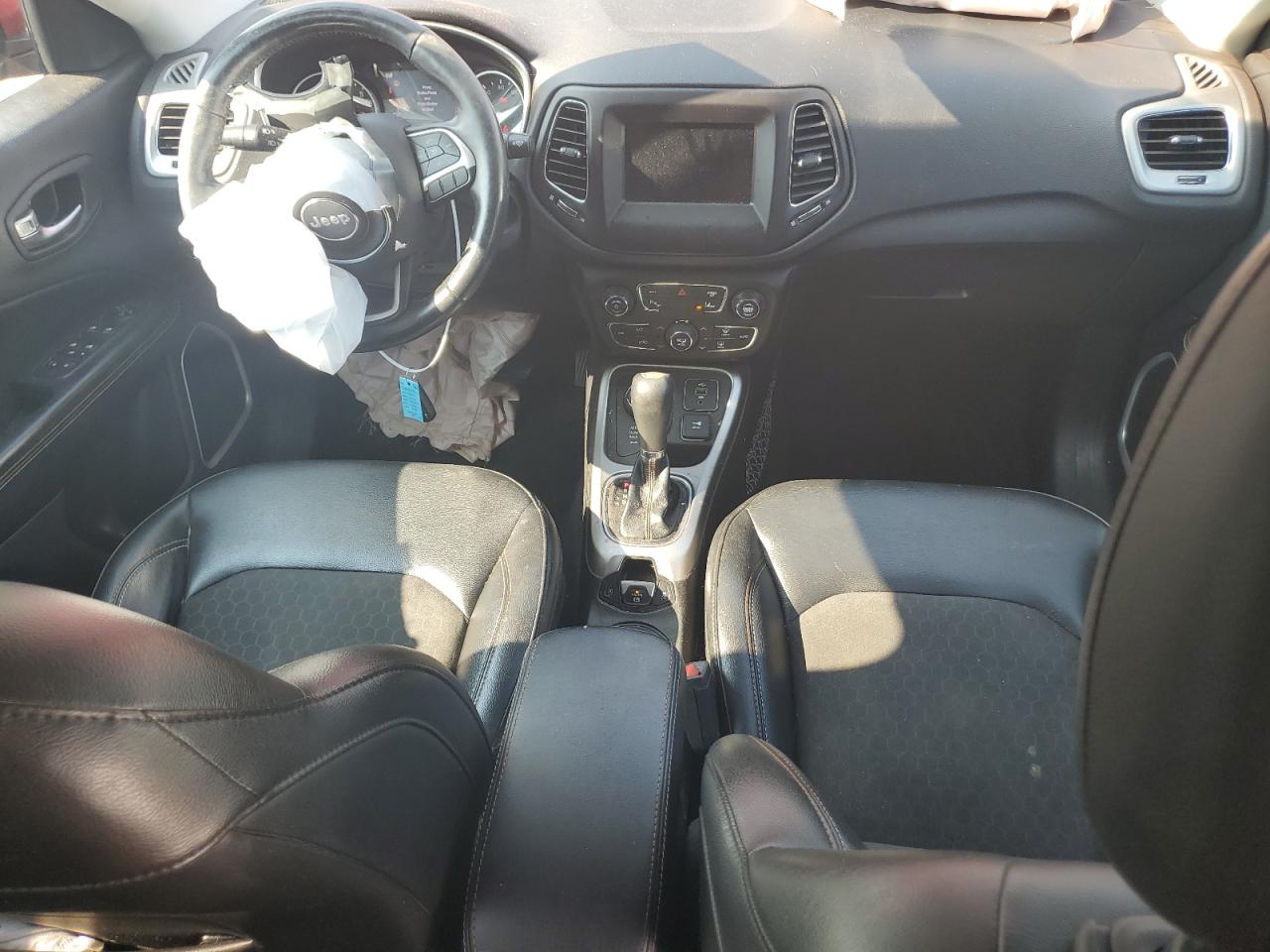 2018 Jeep Compass Latitude VIN: 3C4NJDBB0JT331528 Lot: 65015614