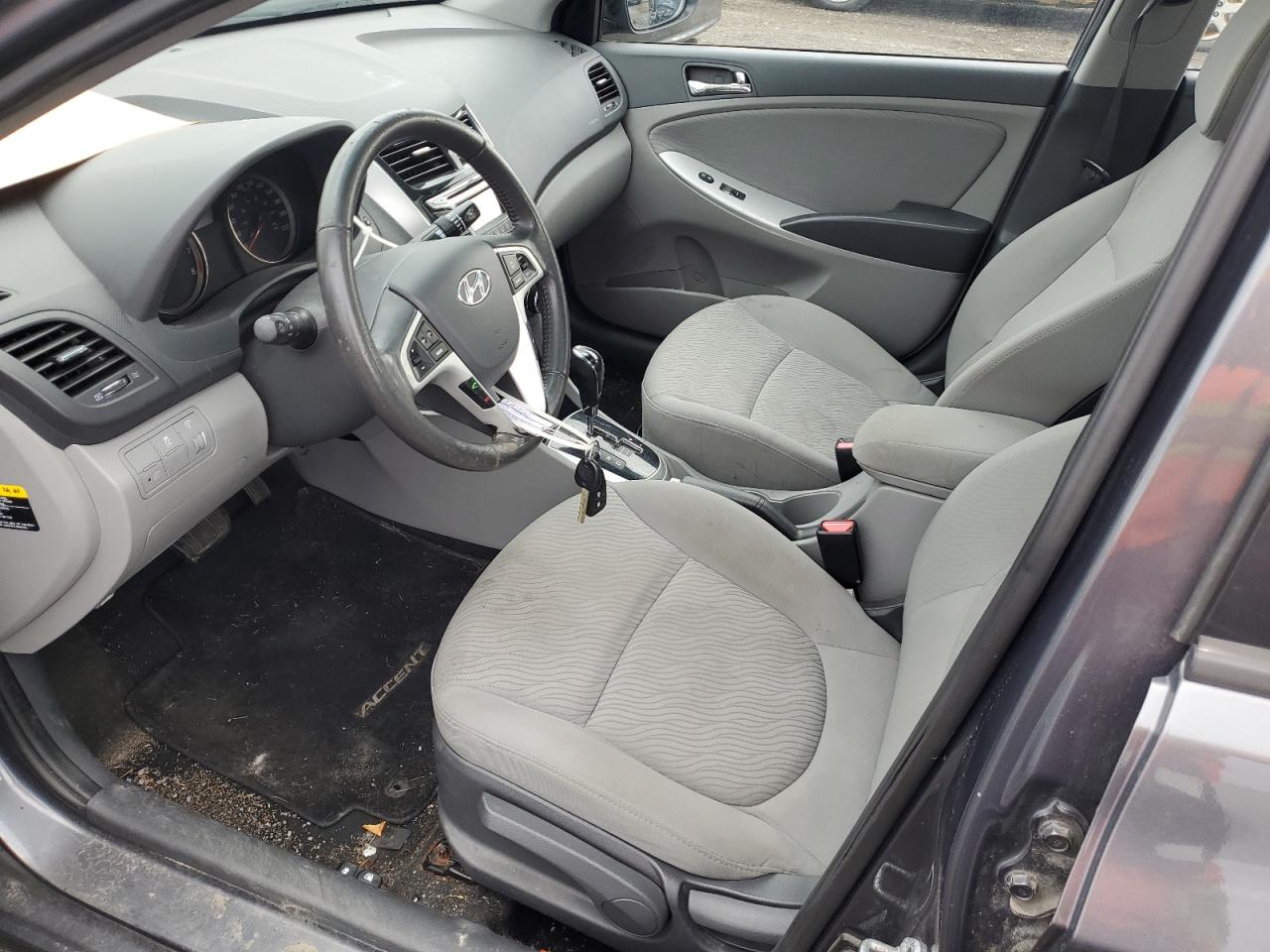 2013 Hyundai Accent - Image 7