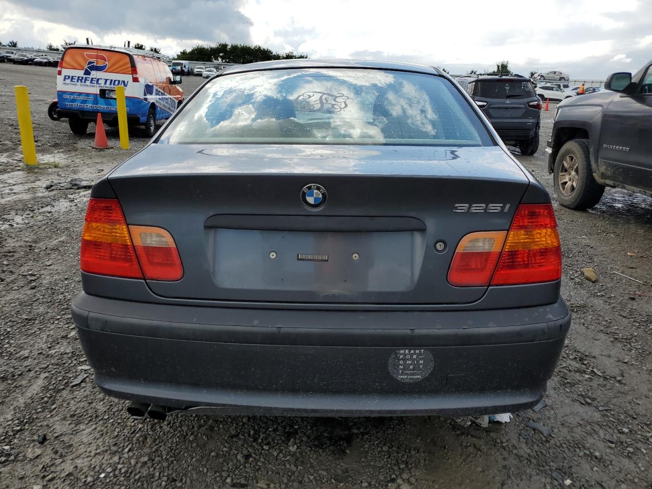 WBAET37402NG82052 2002 BMW 325 I