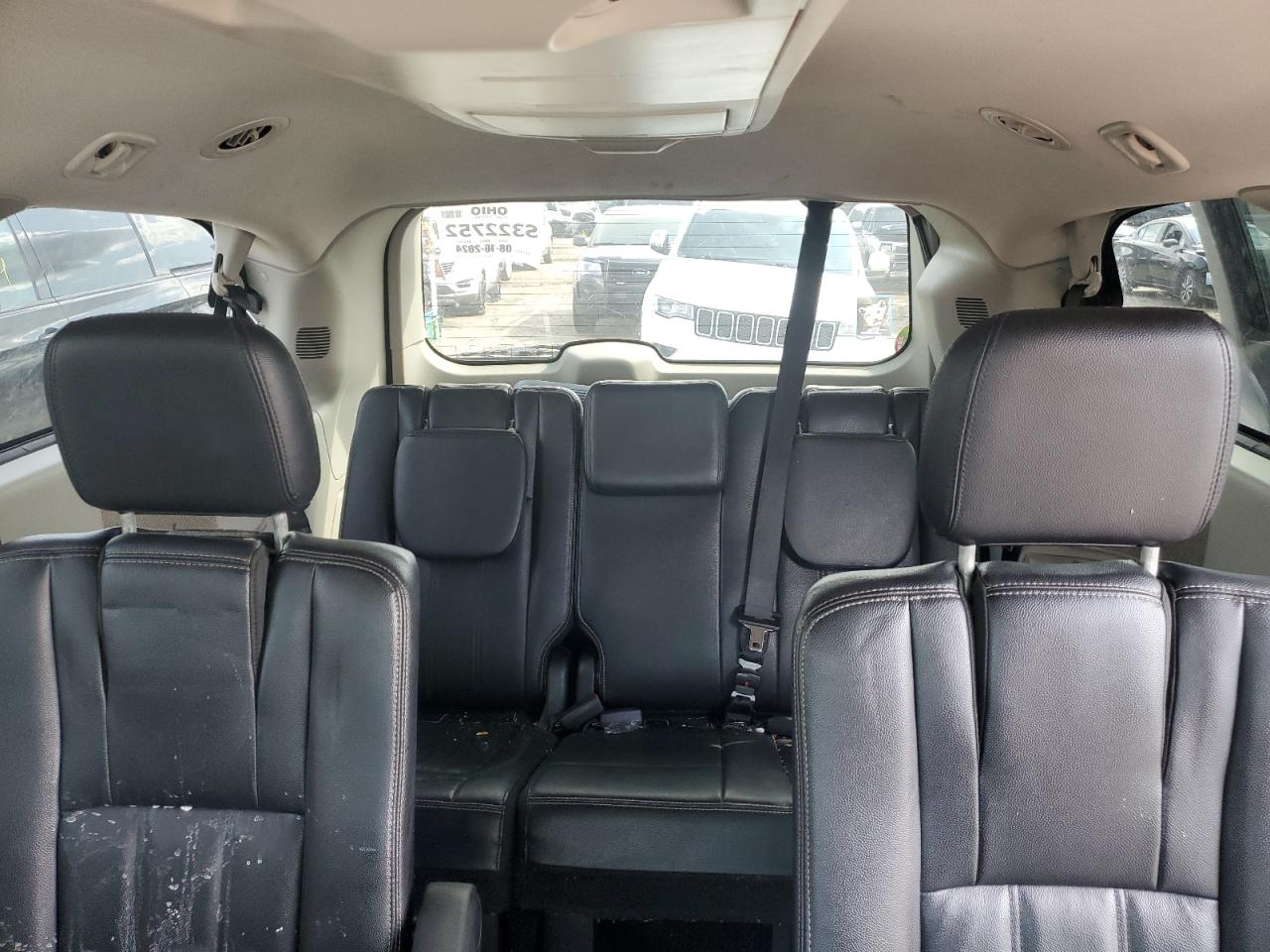 2014 Chrysler Town & Country - Image 10