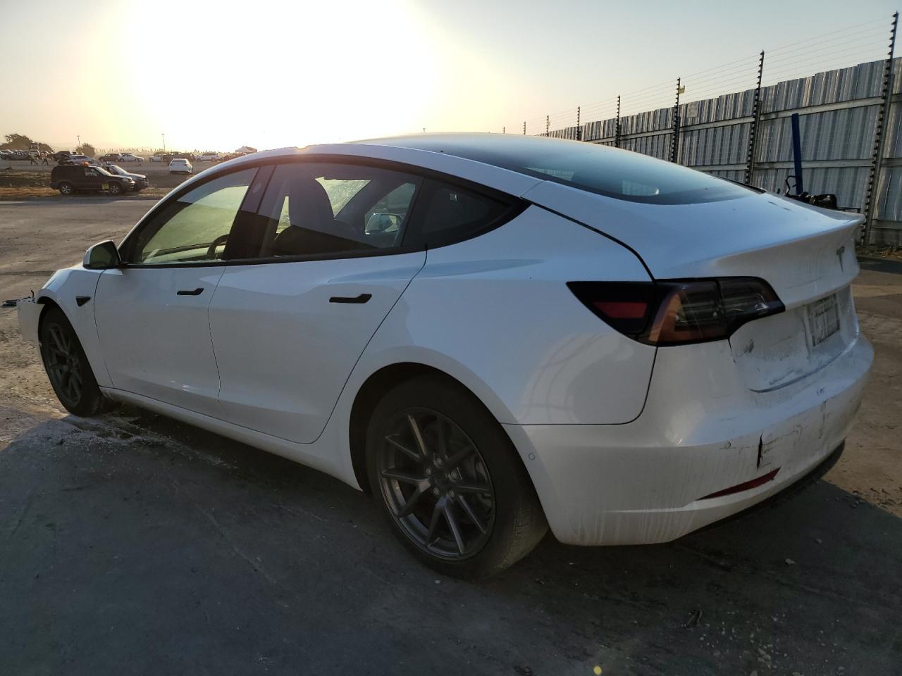 5YJ3E1EA0NF197105 2022 TESLA MODEL 3 - Image 2