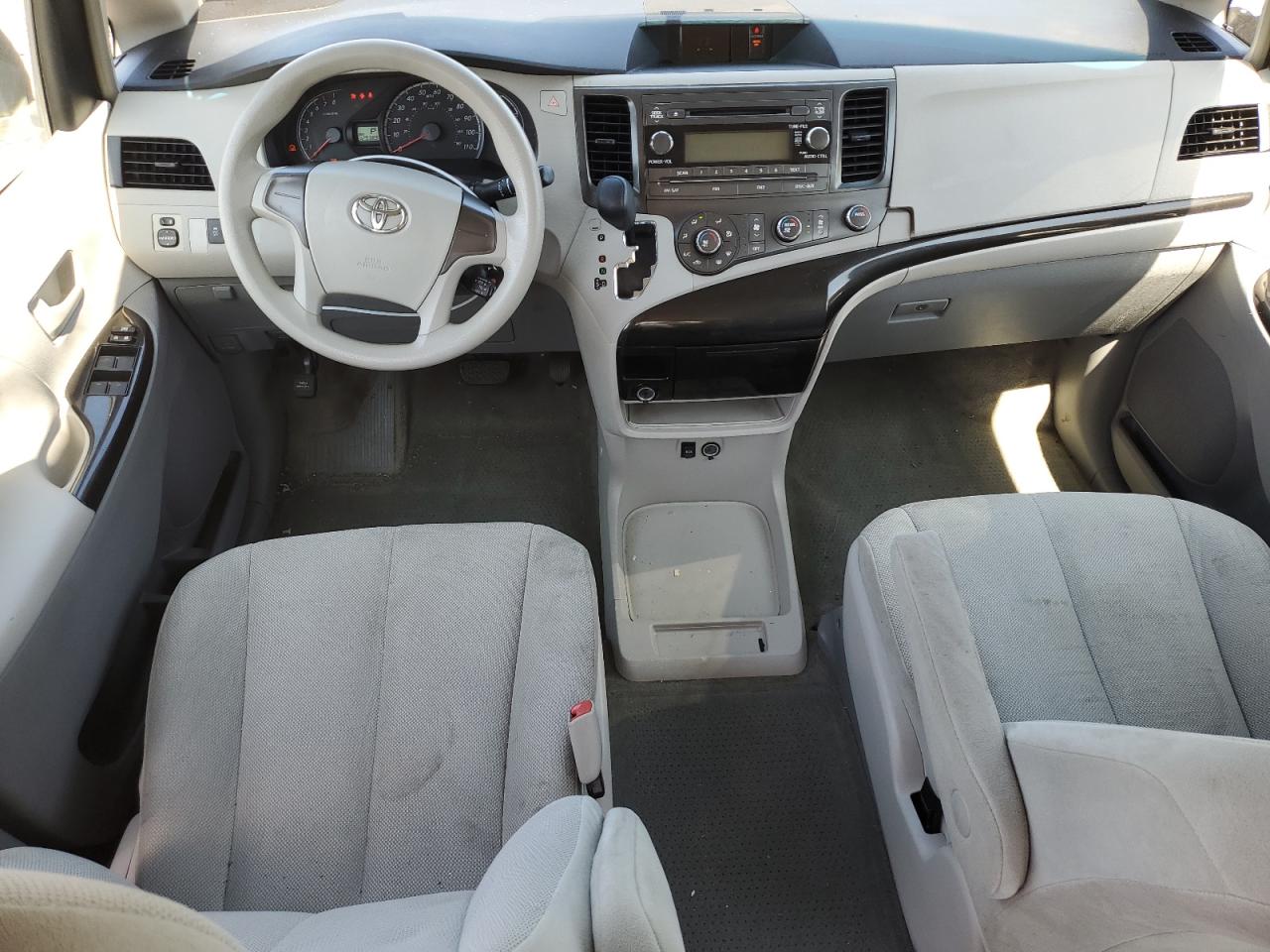 2012 Toyota Sienna - Image 8
