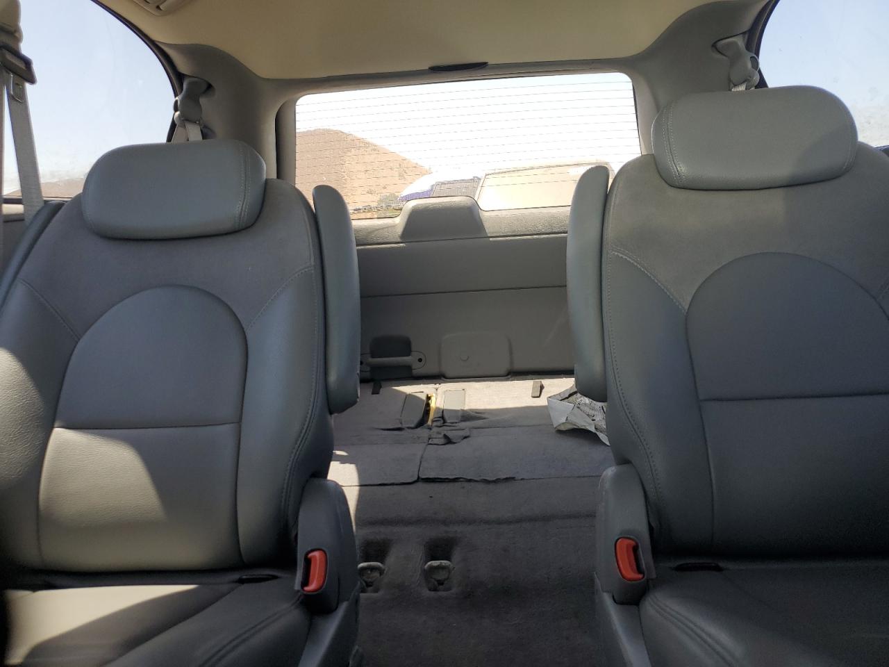 2006 Chrysler Town & Country Limited VIN: 2A4GP64L86R640435 Lot: 69213844