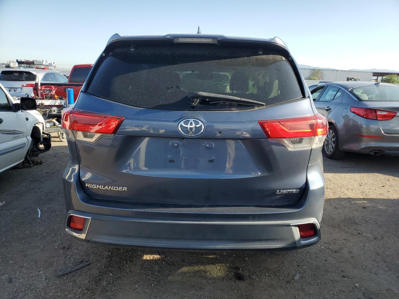 5TDYZRFH8JS240583 2018 Toyota Highlander Limited