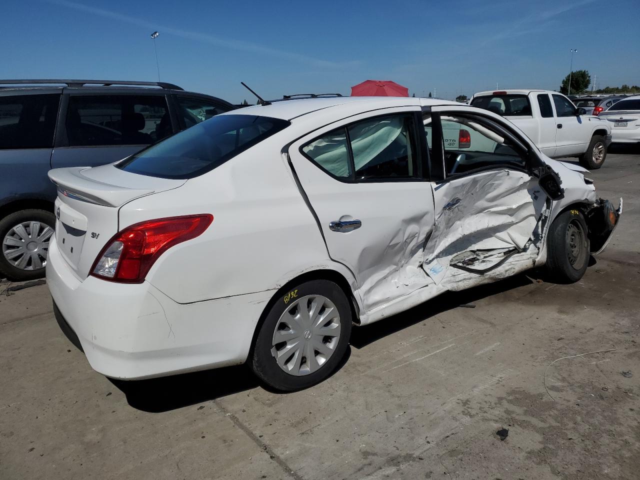 VIN 3N1CN7AP9KL858420 2019 NISSAN VERSA no.3