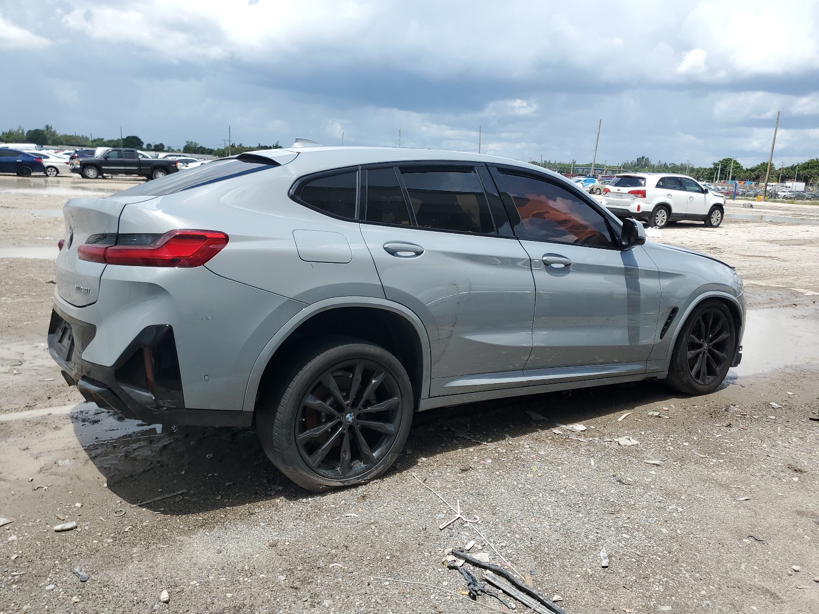 2024 BMW X4 xDrive30I vin: 5UX33DT05R9V01948