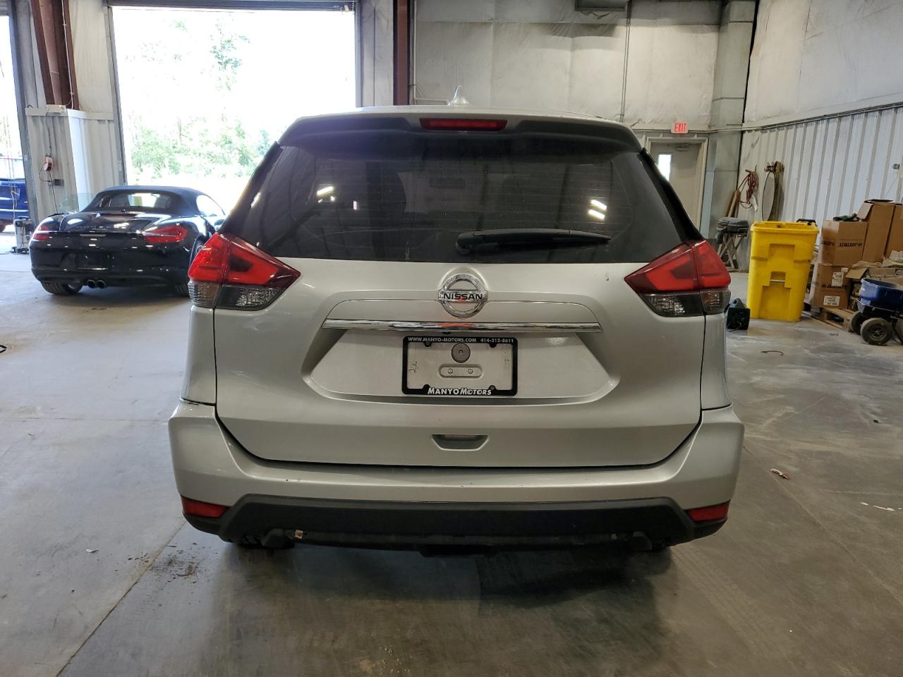 2017 Nissan Rogue S VIN: KNMAT2MVXHP573679 Lot: 68947664