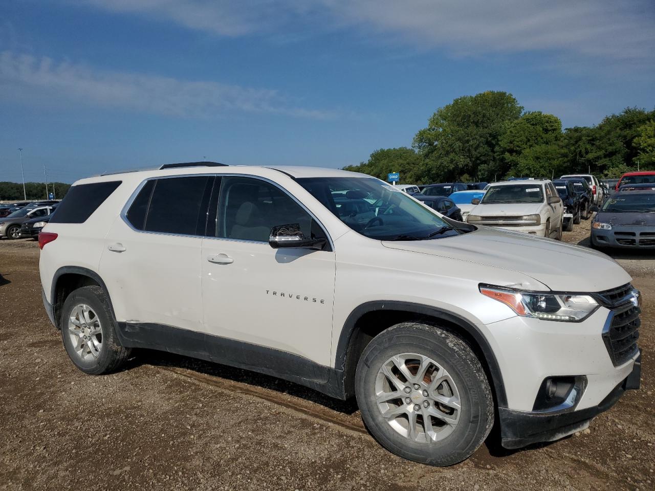 VIN 1GNEVGKW0JJ190242 2018 CHEVROLET TRAVERSE no.4