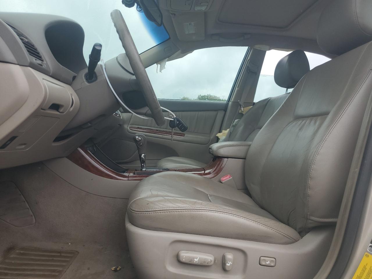 2004 Toyota Camry Le VIN: 4T1BF30K94U070780 Lot: 66548744