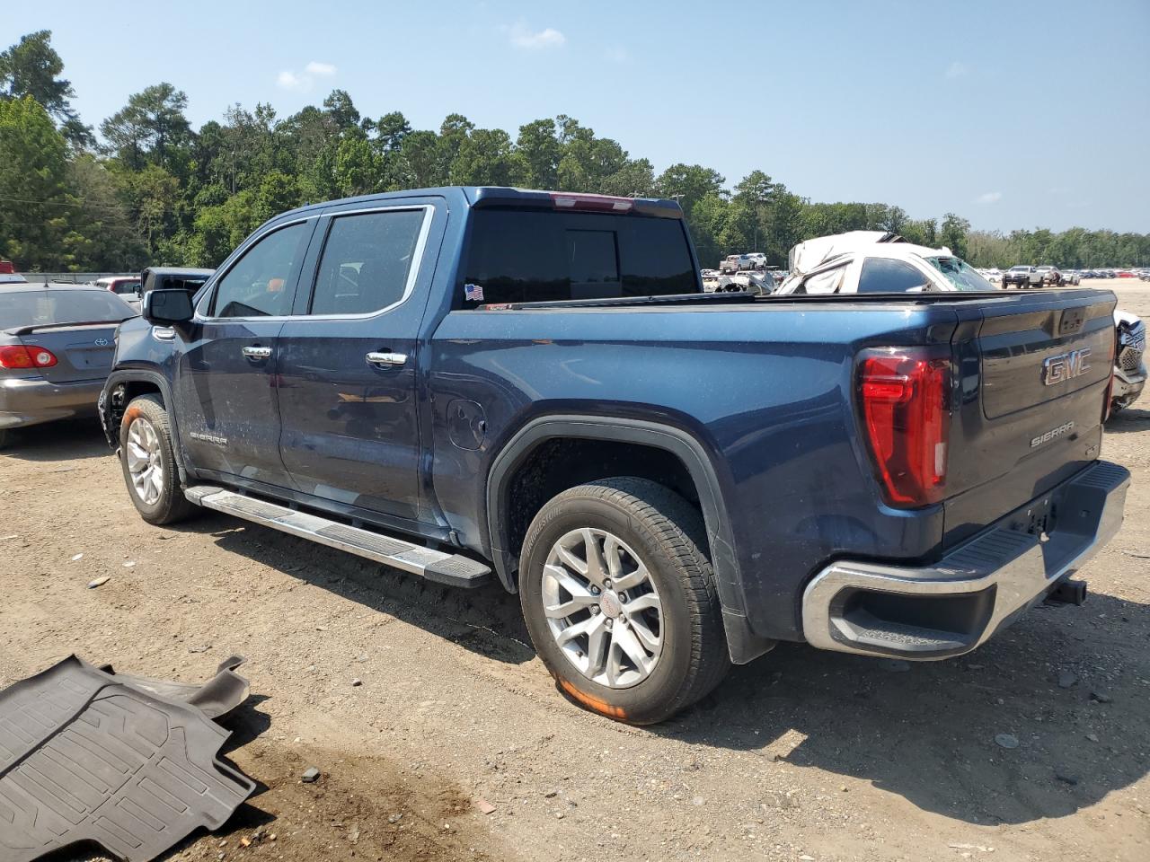 2022 GMC Sierra - Image 2