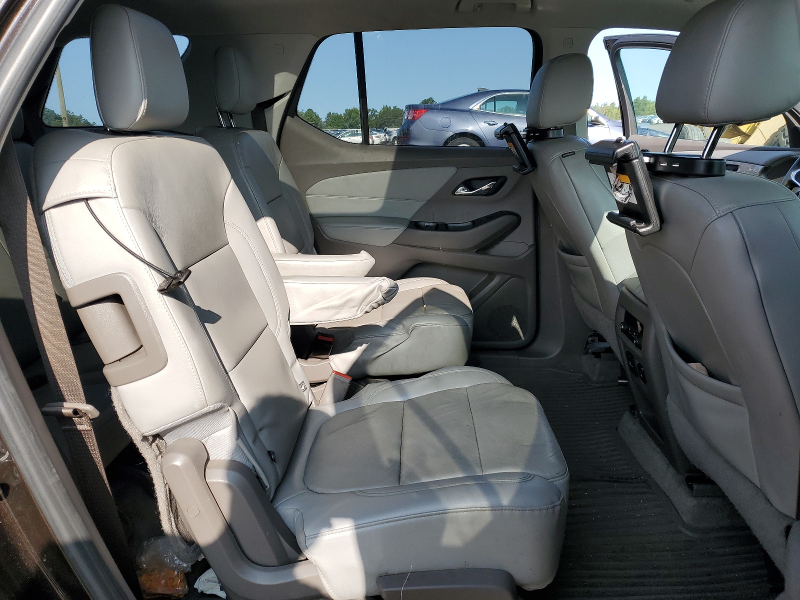 1GNEVHKW7JJ175419 2018 Chevrolet Traverse Lt