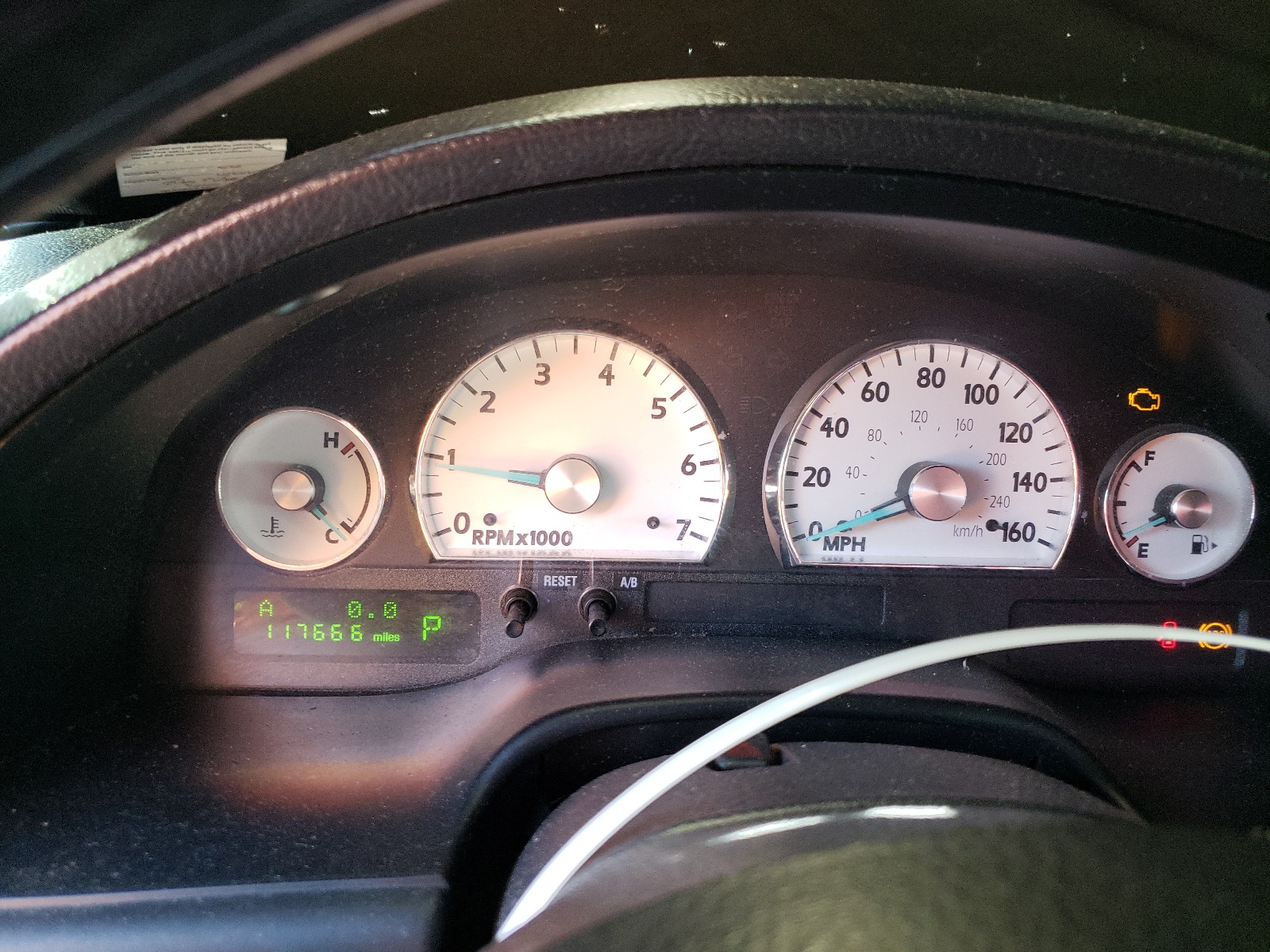 1FAHP60A24Y105209 2004 Ford Thunderbird