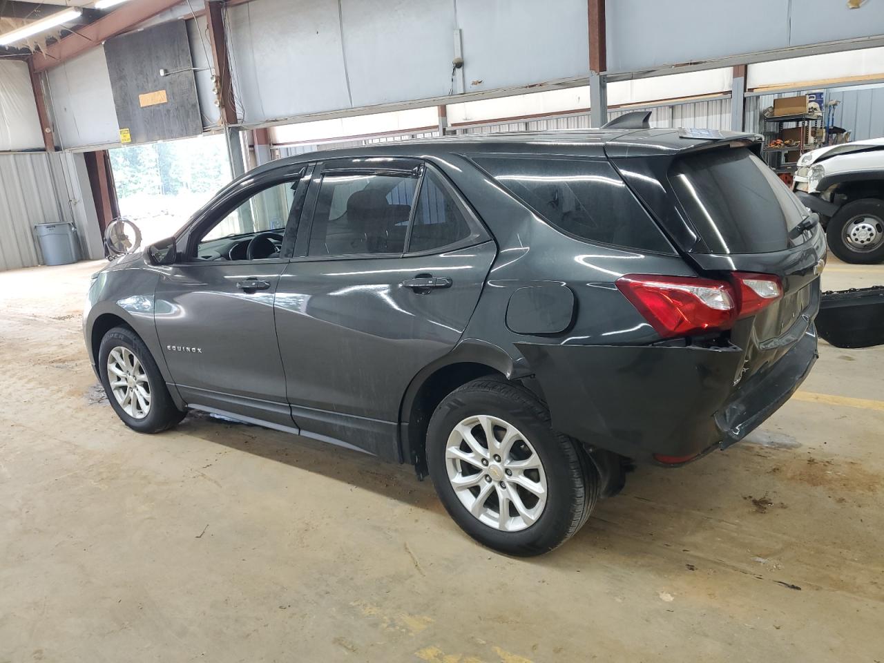 2GNAXREV8J6295390 2018 CHEVROLET EQUINOX - Image 2