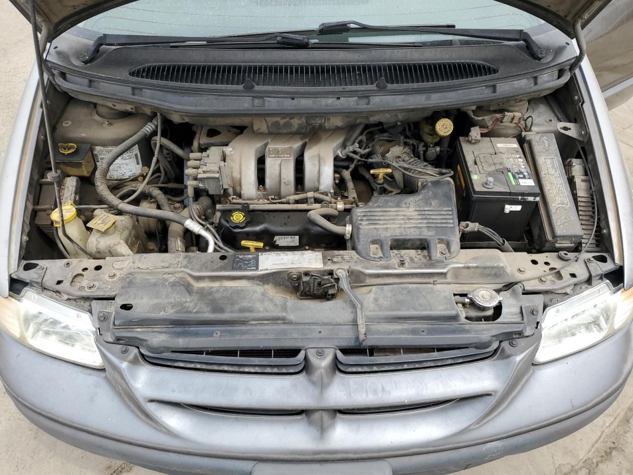 1998 Dodge Caravan VIN: 2B4GP25R4WR774048 Lot: 65021014