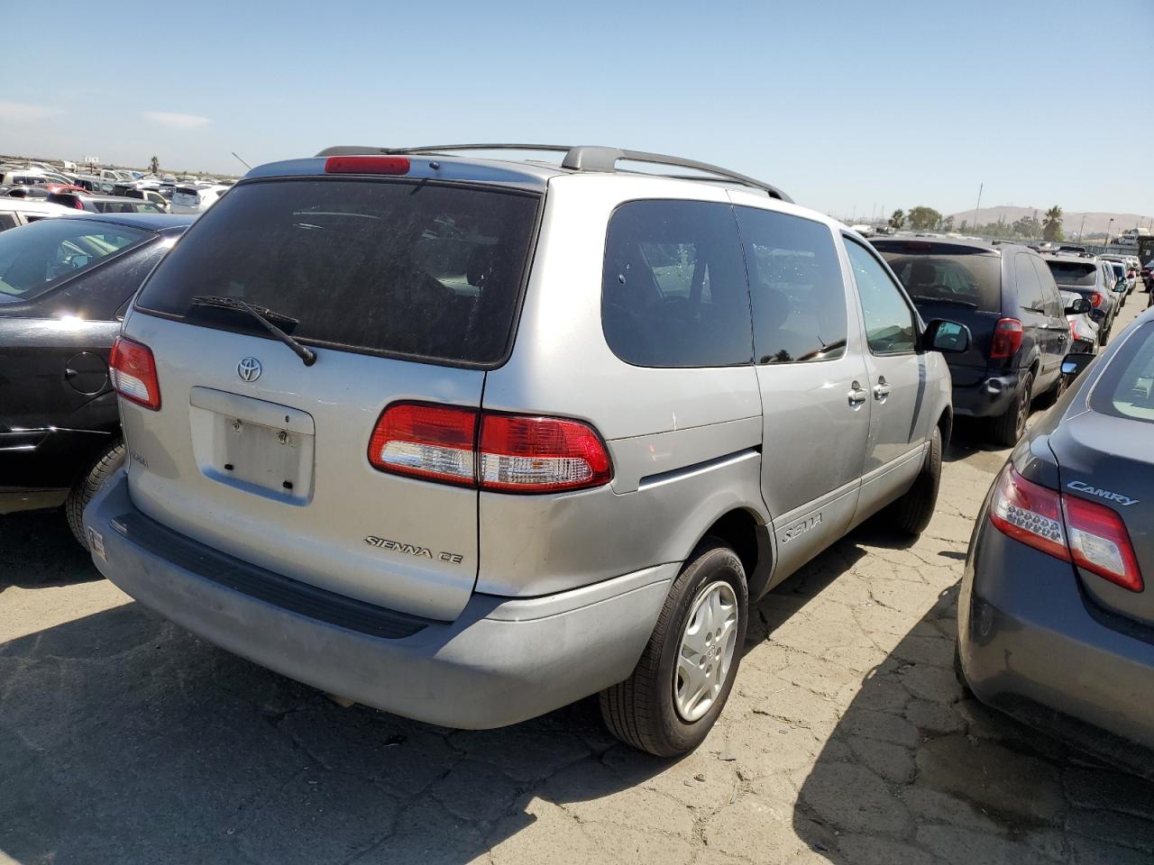 2002 Toyota Sienna - Image 3