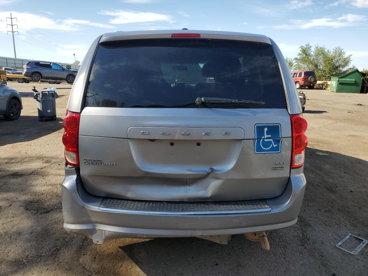 2C4RDGCG5HR780785 2017 Dodge Grand Caravan Sxt