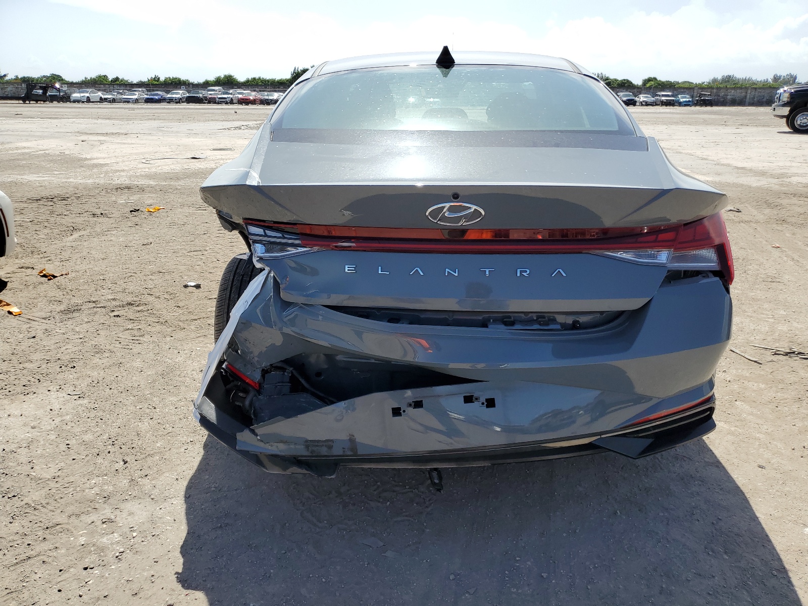 KMHLN4AG8NU364695 2022 Hyundai Elantra Sel