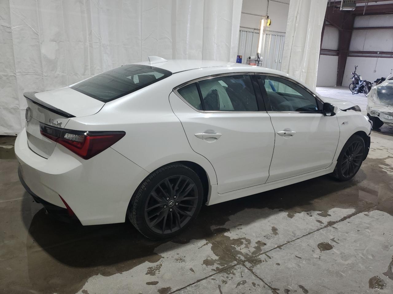 19UDE2F89NA008113 Acura ILX PREMIU 3