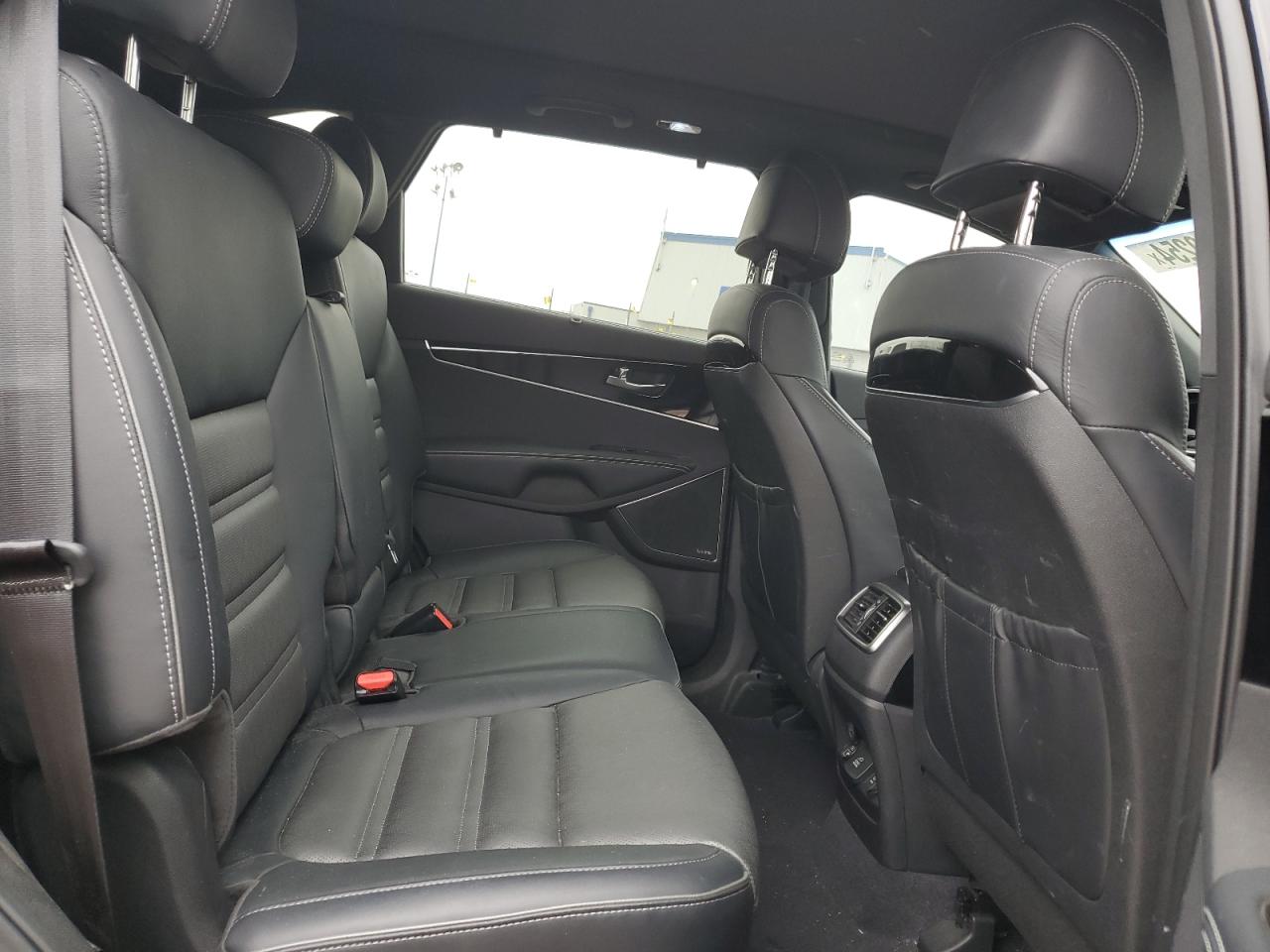 2017 Kia Sorento - Image 11
