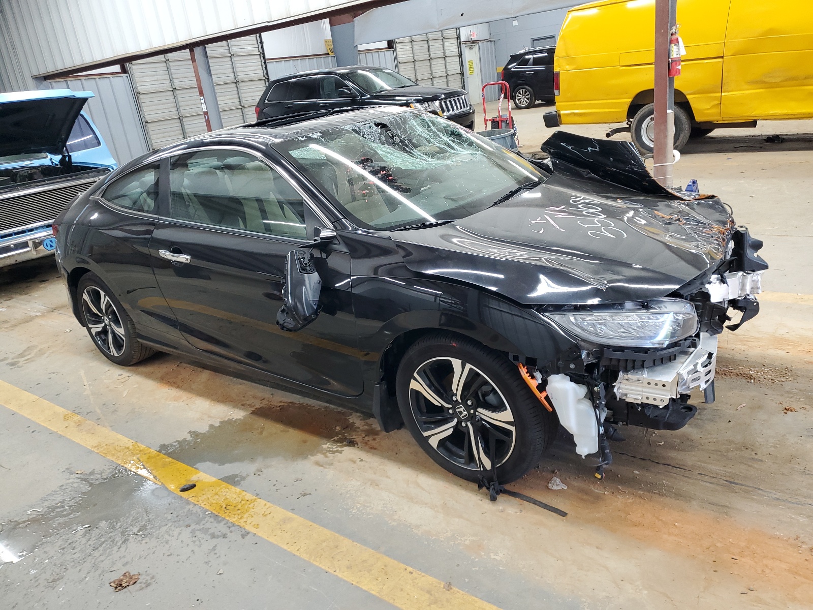 2018 Honda Civic Touring vin: 2HGFC3B97JH356684