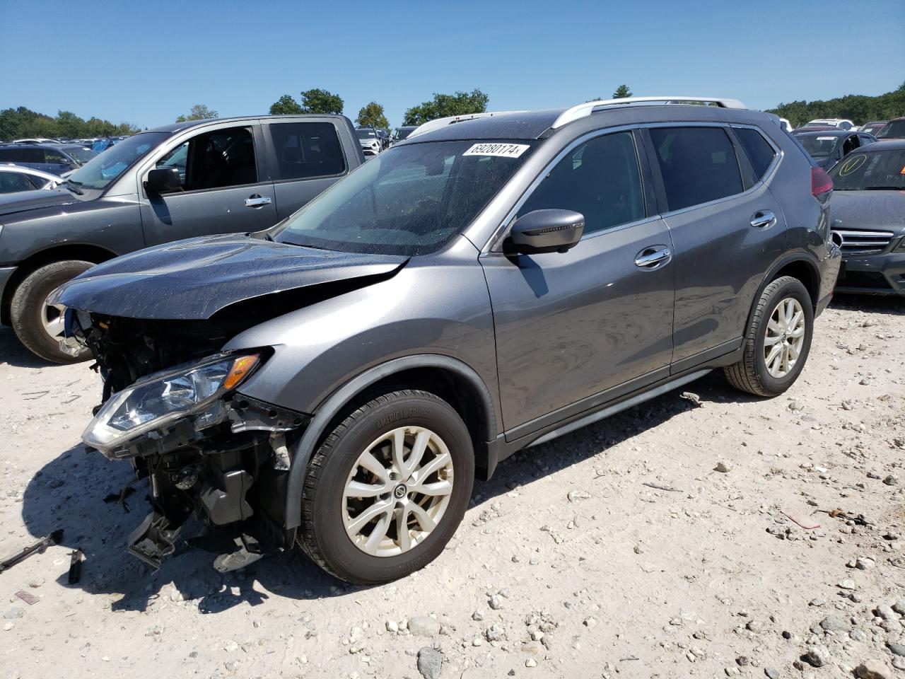 KNMAT2MV3JP608276 2018 NISSAN ROGUE - Image 1