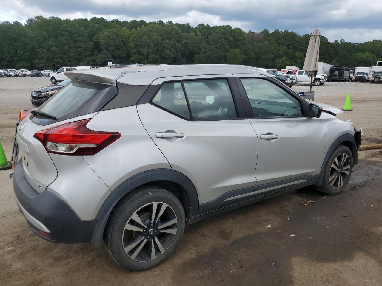 VIN 3N1CP5CU8KL526843 2019 NISSAN KICKS no.3