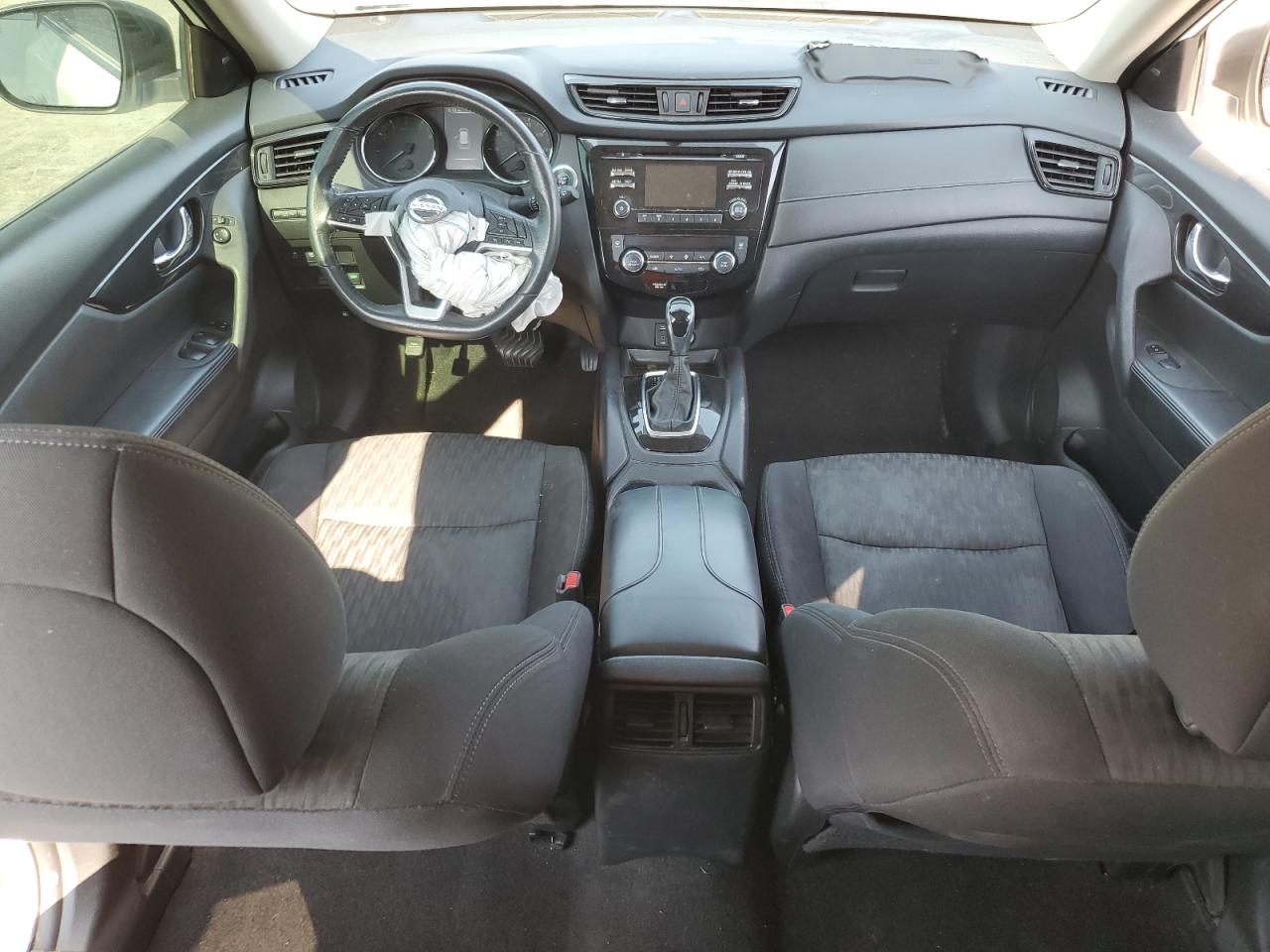 2017 Nissan Rogue - Image 8