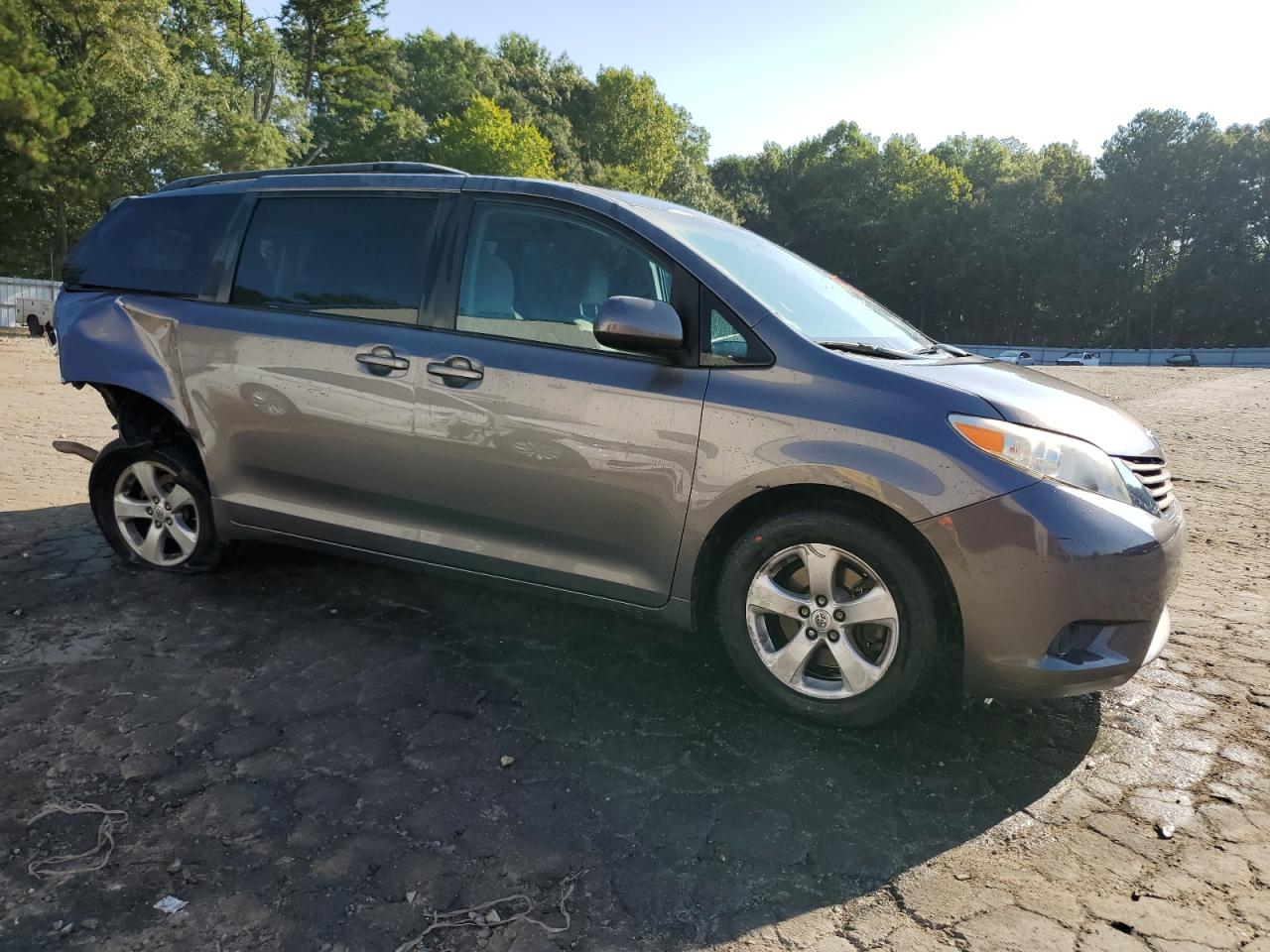 2015 Toyota Sienna - Image 4