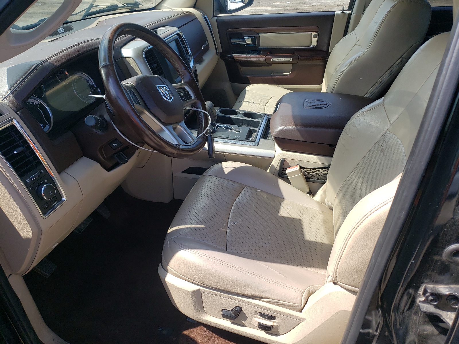 1C6RR6NT0DS562310 2013 Ram 1500 Laramie